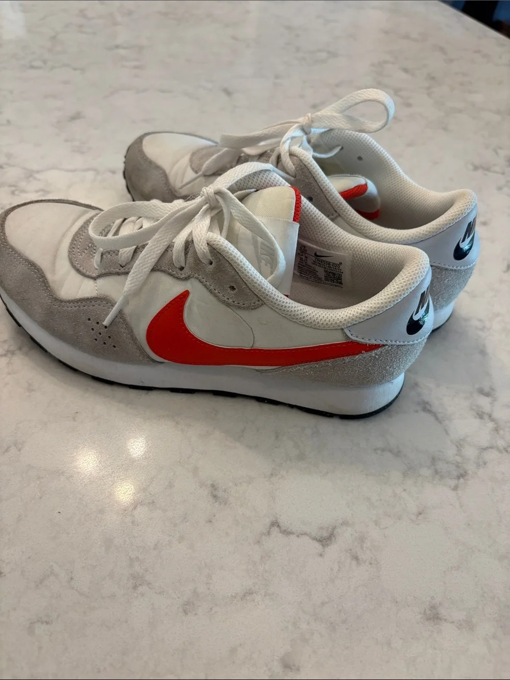 Nike MD Valiant GS Low-Top Sneakers